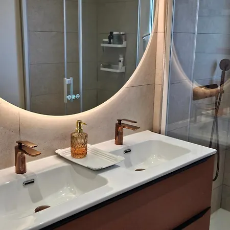Apartment Renove Dernier Etage En Et Au Calme